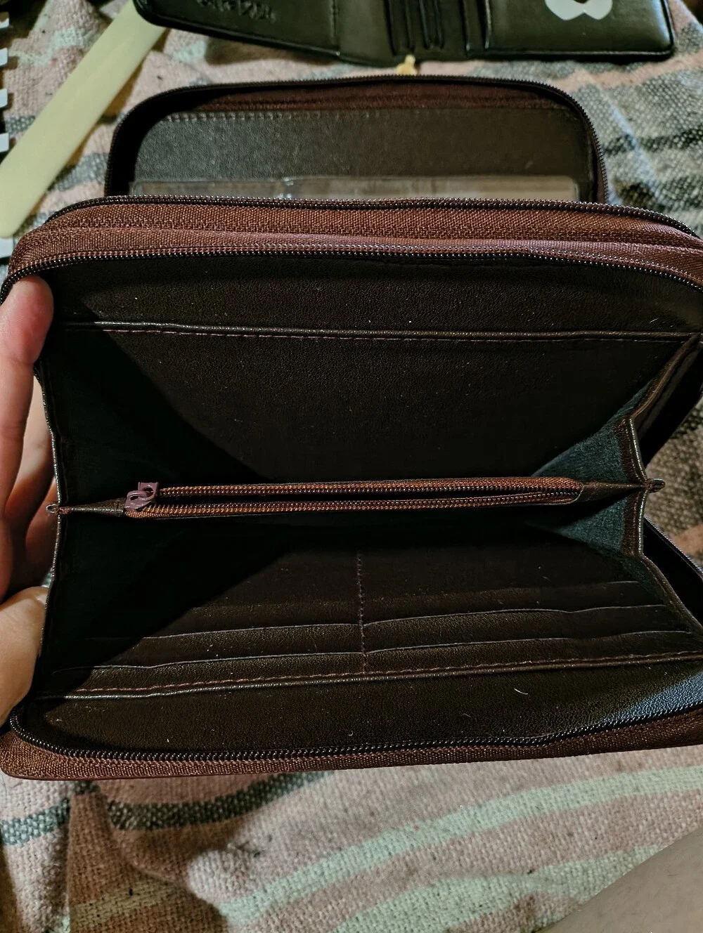 Zip Folio Pouch - Burgundy